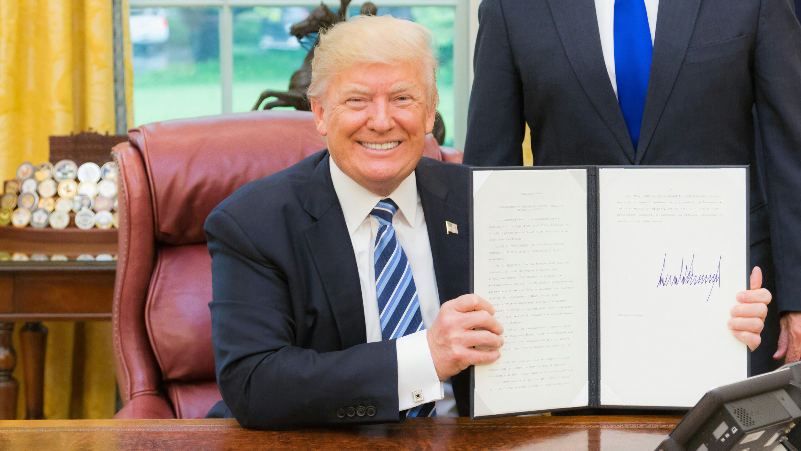 Ex-aliado de Trump diz ter recebido informações sobre suposto programa secreto de híbridos alienígenas